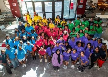 Rising Staff: Una luz de esperanza para la población venezolana en el exterior