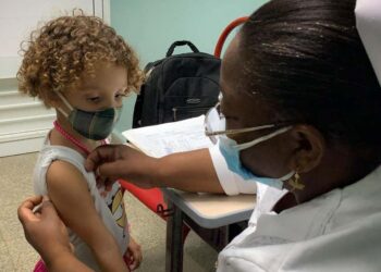 Cuba recibe 90.000 dosis de vacuna contra la difteria y el tétanos donadas por Venezuela