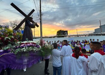 Cumaná se desbordó para acompañar la procesión del Nazareno de distintas parroquias