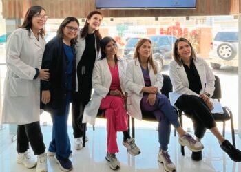 Explantación mamaria: especialistas combaten desinformación en conversatorio en Lechería