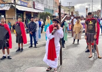 Estudiantes de El Tigre escenificaron la pasión y muerte de Cristo