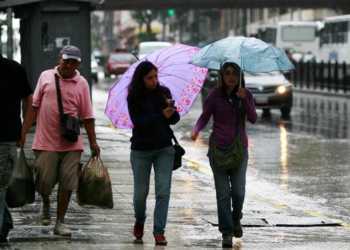 Inameh prevé la llegada de unas 50 ondas tropicales este año