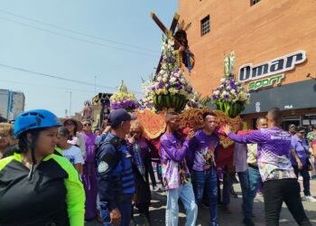 Feligreses de la Catedral de Barcelona conmemoran el Día del Nazareno con misas y procesiones (+Video)