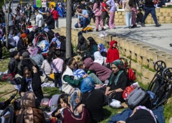 151 personas heridas por saltar de edificios durante terremoto en Estambul