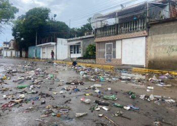 Lluvia de este domingo dejó basura y suciedad en diferentes calles de Cumaná