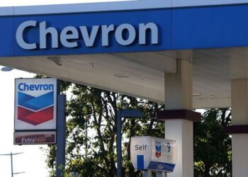 EE.UU. concederá a Chevron una licencia de operación mínima en Venezuela, según fuentes