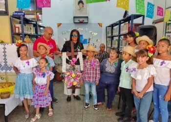 Biblioteca Pública del Ateneo de Carúpano honró la tradición con su velorio de Cruz chiquita