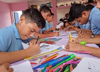 Estudiantes del Liceo Metropolitano de El Muco participaron en el I Encuentro de Artes Visuales