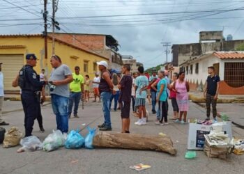 SUCRE | Vecinos de Centro Unido cerraron la vía por el colapso de banco de transformadores en la calle Las Margaritas