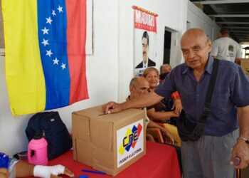 Adultos mayores del círculo de abuelos de la calle San Félix eligieron al “abuelo contralor”