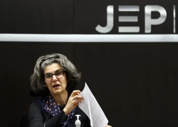 La justicia de paz de Colombia imputa crímenes de guerra a algunos jefes de las FARC por 827 secuestros