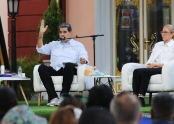 Maduro denuncia que familias venezolanas sufren "la agresión" de Estados Unidos