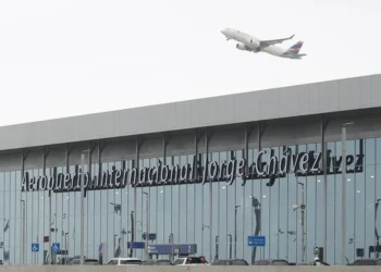 Boluarte inaugura el nuevo aeropuerto de Lima y dice que «abre etapa de modernidad» en Perú