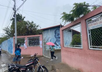 La lluvia y la tranquilidad acompañaron el cierre de la jornada electoral en Cumaná