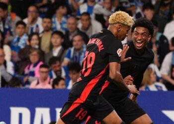 El FC Barcelona se impuso en el derbi catalán para coronarse en la liga española