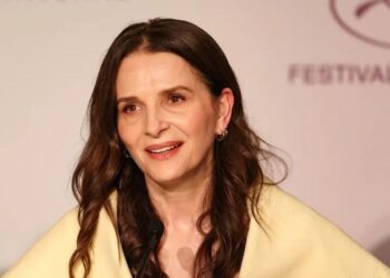 Juliette Binoche: Trump está intentando salvar a Estados Unidos y también "su trasero"