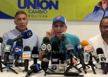 Capriles llama a los venezolanos a votar pese a haber sido "robados" en las presidenciales