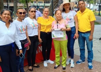 Centro de la Calidad Educativa de Freites rindió homenaje a presidenta de la Casa de la Cultura