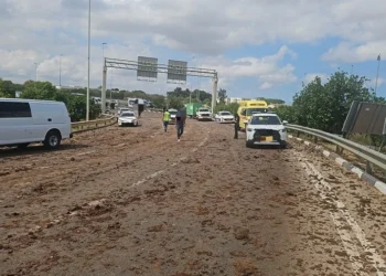 Un proyectil impacta por primera vez en el aeropuerto de Tel Aviv desde inicio de la guerra
