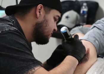 Jesser Escobar, el tatuador venezolano que dejó huella en Chile y ahora triunfa en Estados Unidos (+Fotos)