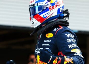 Verstappen festeja paternidad con una gran 'pole' en Miami y Norris ganó el caótico sprint