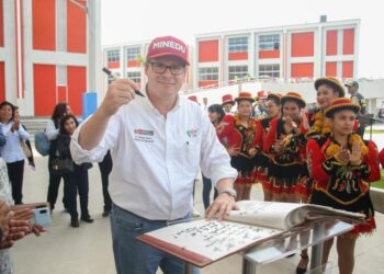 Fiscalía de Perú denuncia al ministro de Educación por incitar a la discriminación