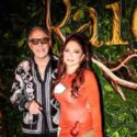 Celebran los 50 años de carrera de Gloria Estefan con imagen en rascacielos de Miami