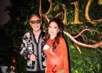 Celebran los 50 años de carrera de Gloria Estefan con imagen en rascacielos de Miami