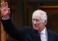 Carlos III dice que sufrir cáncer es «a veces aterrador»