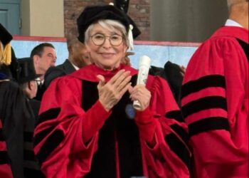 Rita Moreno recibe un doctorado honorífico de Harvard por su brillante aporte a las artes