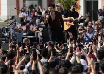 Sebastián Yatra presenta ‘Milagro’, su álbum más íntimo y familiar