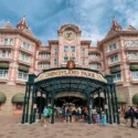 Cuatro detenidos en una falsa boda que involucraba a una niña en Disneyland París