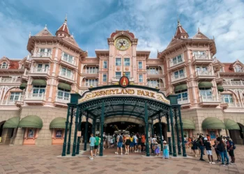 Cuatro detenidos en una falsa boda que involucraba a una niña en Disneyland París