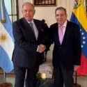 El canciller argentino se reúne con el opositor venezolano Edmundo González en Madrid