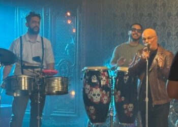 Valmore Gil suma su talento al estreno de "Tú de Qué Vas" de Nelson Arrieta