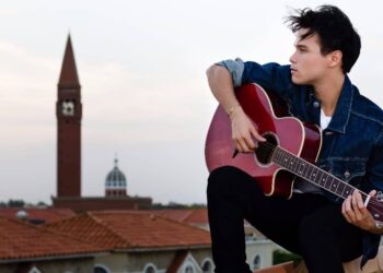 Liam aporta su visión artística al panel de jurados del Festival Internacional de Talentos