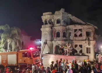Suben a tres los muertos en un edificio impactado por un proyectil de Irán en el norte de Israel