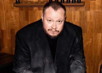Leonel García apuesta por la música "honesta" con un nuevo disco grabado en vivo