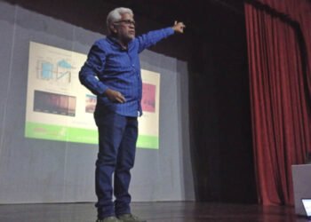 Periodista Esteban Mieres realizó disertación sobre la fotografía dirigida a estudiantes de la Unearte