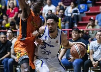 Marinos no se rinde y barrió a Gaiteros en Maracaibo