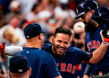 José Altuve lideró victoria de los Astros sobre Cachorros con un cuadrangular