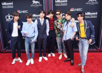 La banda de K-pop BTS se alista para una nueva era tras completar el servicio militar