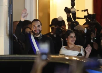 El presidente de El Salvador, Nayib Bukele, asegura que le tiene sin cuidado que le llamen dictador