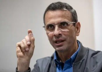 Opositores rechazan la detención del exministro Rodrigo Cabezas
