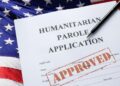 Asociaciones de migrantes advierten que fin de 'parole' humanitario impactará la economía de EEUU