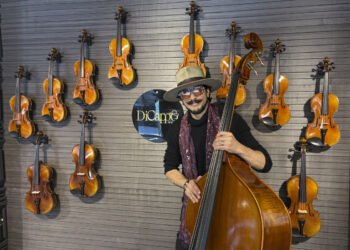 Un venezolano quiere convertir su tienda de instrumentos en un centro cultural