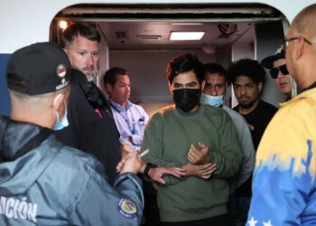 Aterriza en Venezuela un avión con 203 repatriados de Estados Unidos