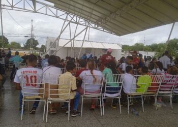 Padres madrugan para sacar la cédula a menores en jornada del Saime en Anaco