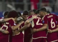 Venezuela vence 2-0 a Bolivia y queda cerca del repechaje al Mundial 2026