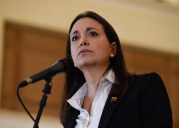 Machado pide a la Fuerza Armada firmeza y organización para "la liberación" de Venezuela